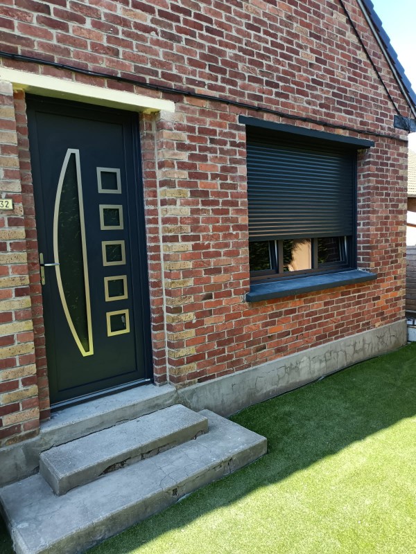 Porte d’entrée PVC couleur 1828 vitrée anthracite